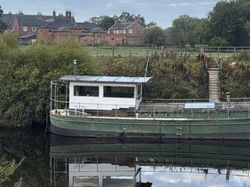 68ft x15ft Houseboat nr York - tenancy mooring water + mains elec