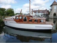 SOLD - 34ft CLASSIC MOTOR YACHT - Professionally restored