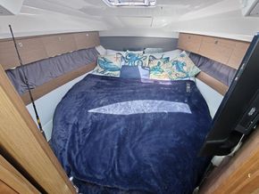 Jeanneau Merry Fisher 895 Offshore (2020 model) - Forward Cabin