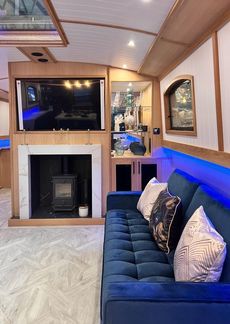 Custom Houseboats - Your Size Your Way
