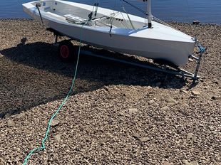 Solo Dinghy 5587.