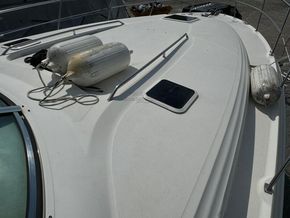 Sea Ray 410 Sundancer  - Foredeck