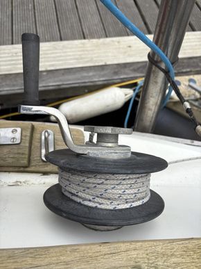 Furling winch 