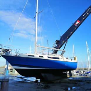 Sail Away in Style:Halmatic 28ft Yacht