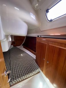 Beautifully maintained Dufour 32 Classic wheel steering shoal draft