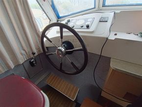 Aquafibre entrepreneur 44  - Helm Controls