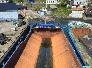540m3 Split hopper barge