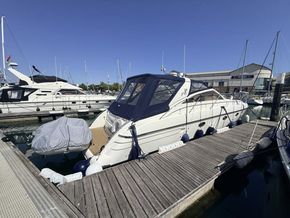 2006 Princess V42 32