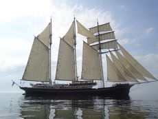 Ocean-going 3-mast topsail schooner Gulden Leeuw