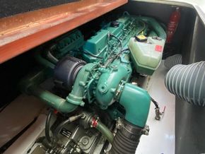 Beneteau Antares 760  - Engine