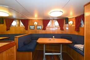 Salon main deck