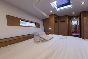 Manufacturer Provided Image: Wauquiez Pilot Saloon 48