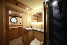 BESPOKE BOAT CO 65ft WIDEBEAM