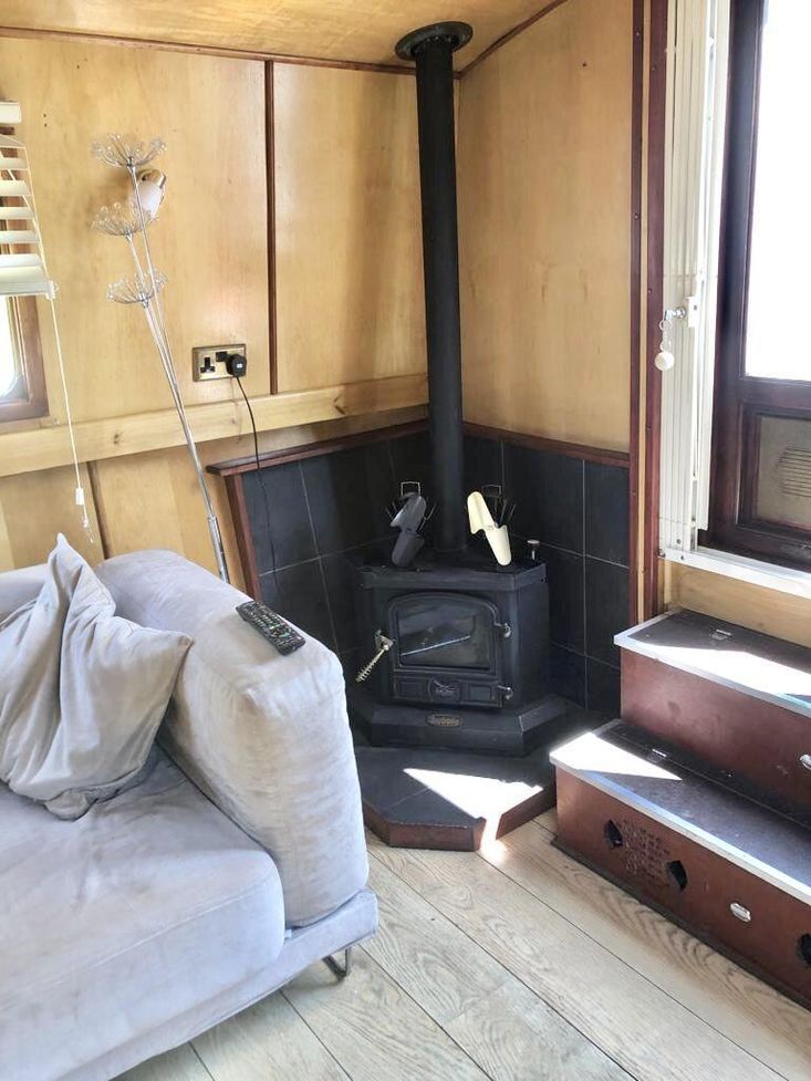 57ft x 10ft Wide Beam houseboat