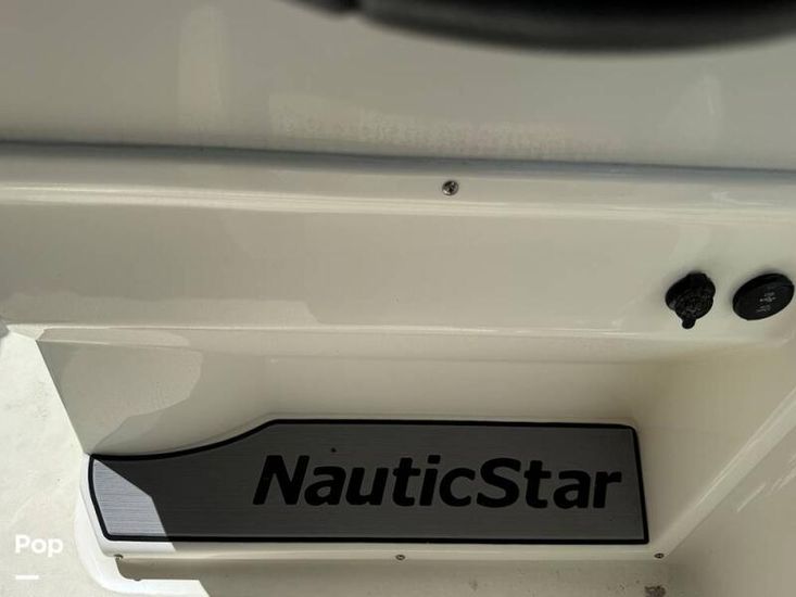 2016 NauticStar 223 DC Sport Deck