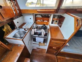 Super Sovereign 35  - Galley
