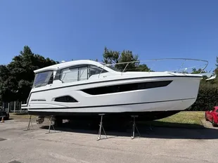 2025 Sealine C390