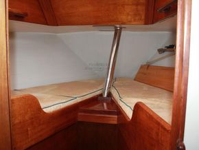 Laurent Giles 38  - Forward Cabin