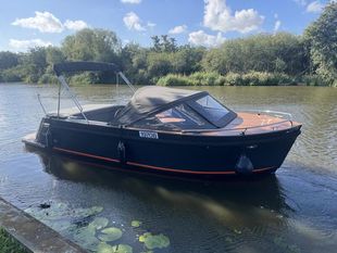 Maxima 720 Retro luxury day boat, Launch 