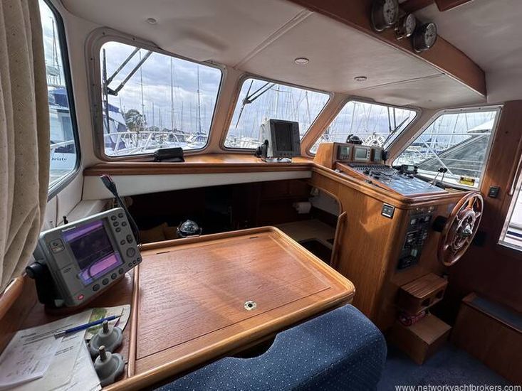 2001 Aquastar 38