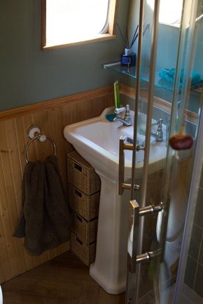 Handbasin/shower bathroom