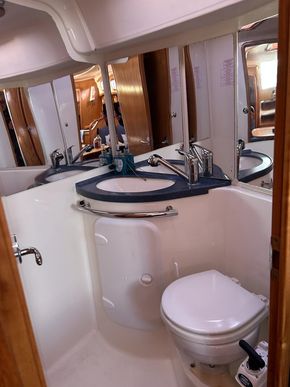 2007 Bavaria 37 Cruiser 29