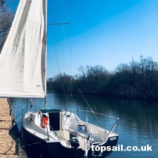 2005 Jeaneau Sun 2000