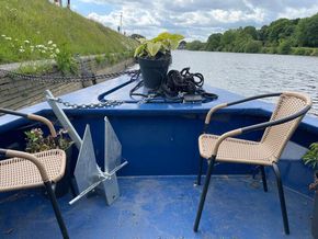Wide Beam 60ft Modern interior - Foredeck