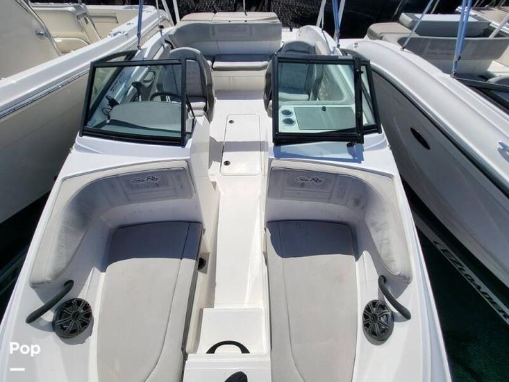 2020 Sea Ray 210 spx