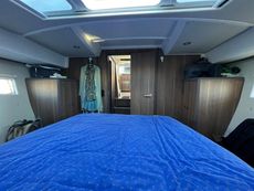 2018 Sealine C330