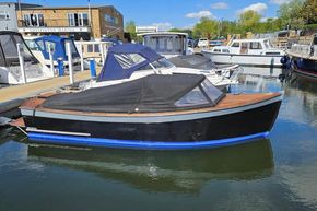 2008 Menken Maritiem The Cab motor yacht docked at Shepperton Marina.