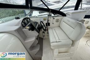 Rinker-Fiesta-Vee-250-pilot-seat