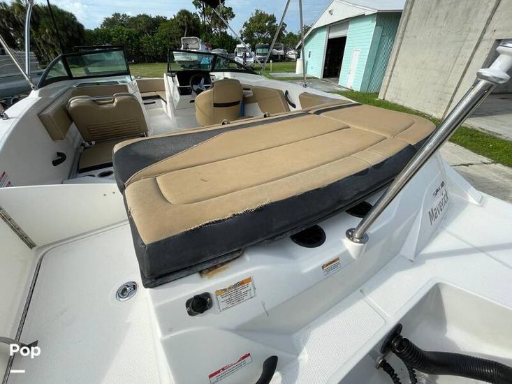 2022 Sea Ray 210 spx