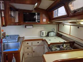 Freedom 45 Aft cabin - Galley