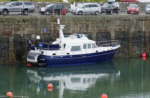 2011 Hardy Marine - 42 Commodore
