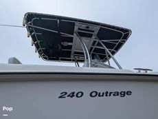 2004 Boston Whaler 240 Outrage