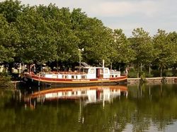 24m barge in France.