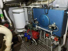 Hidraulic system controlling work of the anchor windglass,deck crane,fire pump and thruster.The system is fed by installed pumps on the left and right engines