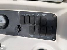 2004 Boston Whaler 240 Outrage