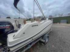 Quicksilver 555 activ cabin