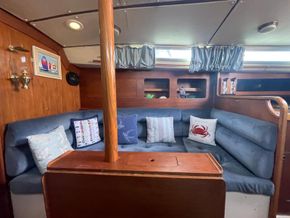 Moody 346 - saloon