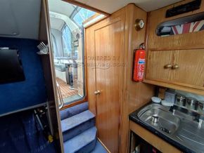 Spirit 28  - Companionway