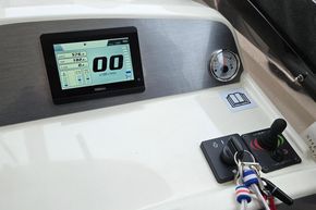 Control panel of 2023 Balt 818 Titanium boat with Yamaha display and throttle controls.