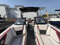 2015 Scarab 215