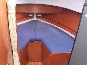 Beneteau Antares 760  - Forward Cabin