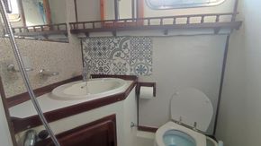 Rear cabin shower,toilet and sink