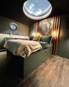 BESPOKE BOAT CO 65ft WIDEBEAM