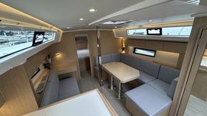  Bavaria C42 12