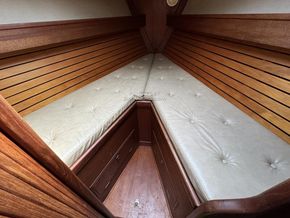 She 33  - Forward Cabin