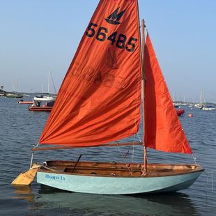 Beautiful Restored Wooden Mirror Dinghy